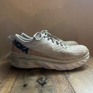 Hoka Skeakers
